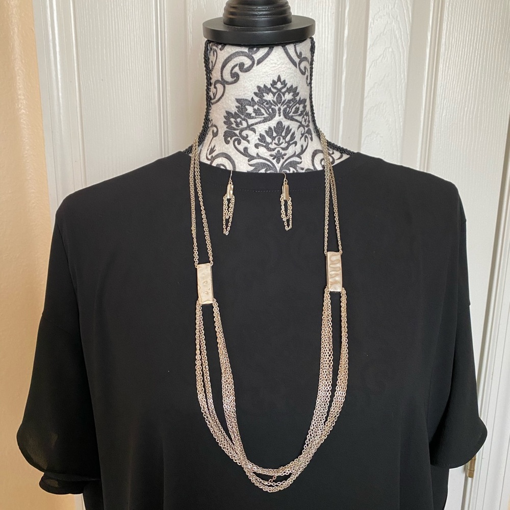 Set: silver color chain necklace with earrings